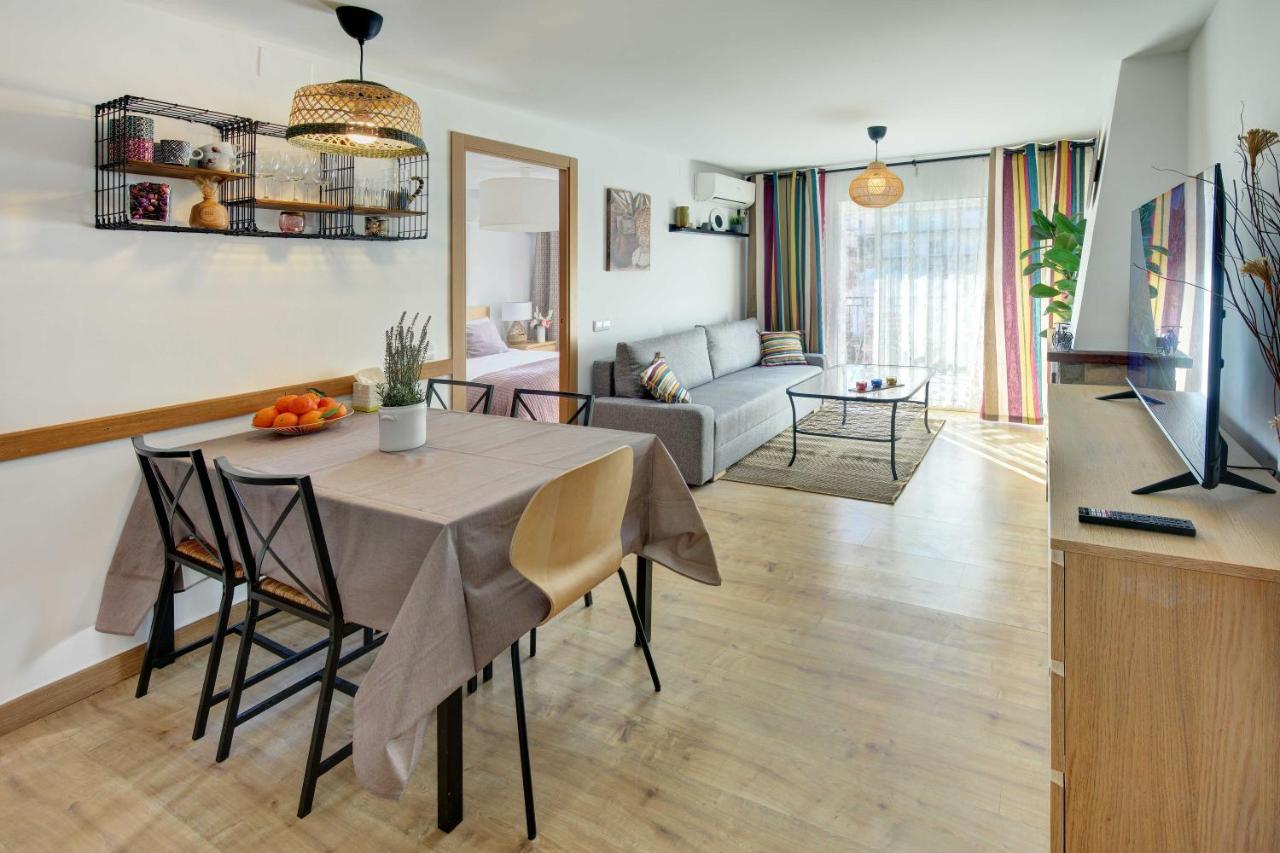 Apartament Pau Casals, 2 Min Walk From The Sea & Sea View Lloret de Mar Exterior photo