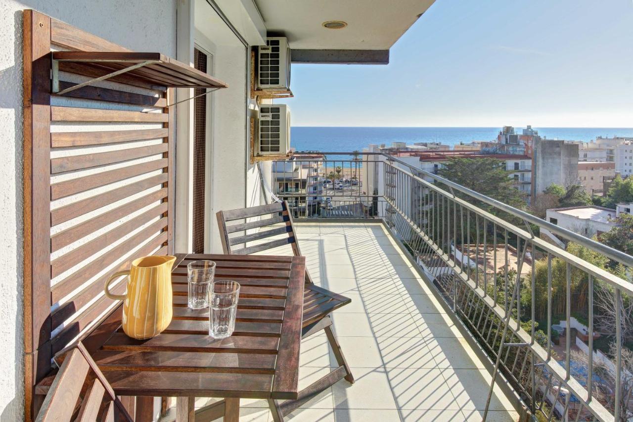 Apartament Pau Casals, 2 Min Walk From The Sea & Sea View Lloret de Mar Exterior photo